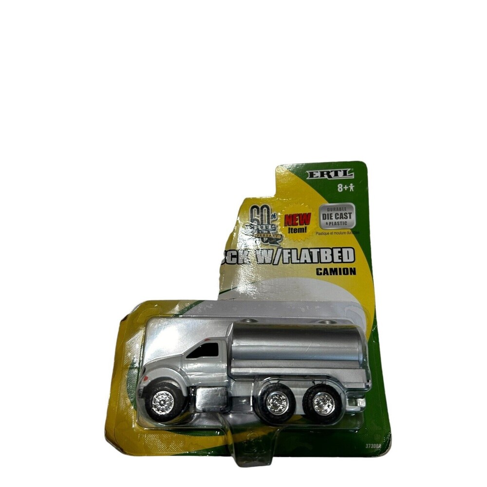 VINTAGE ERTL JOHN DEERE Truck Brand New In Package 2004